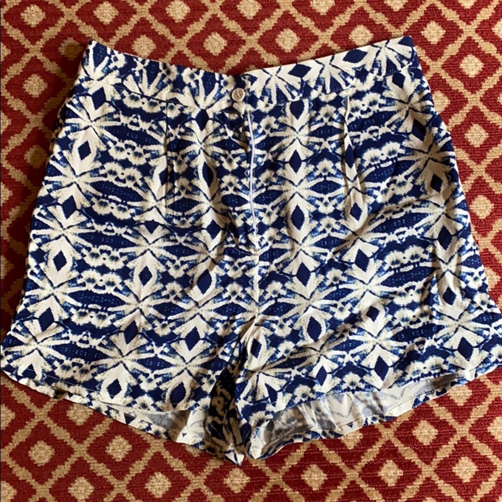 NEVER WORN Shorte